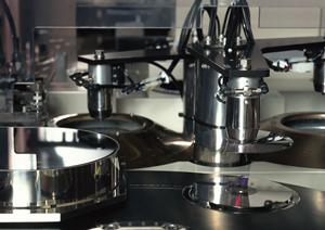 毎秒4万回の超音波振動超音波カッター